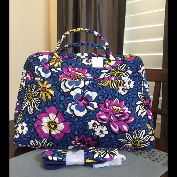 Vera Bradley Handbags - NWT VERA BRADLEY WEEKENDER TRAVEL BAG